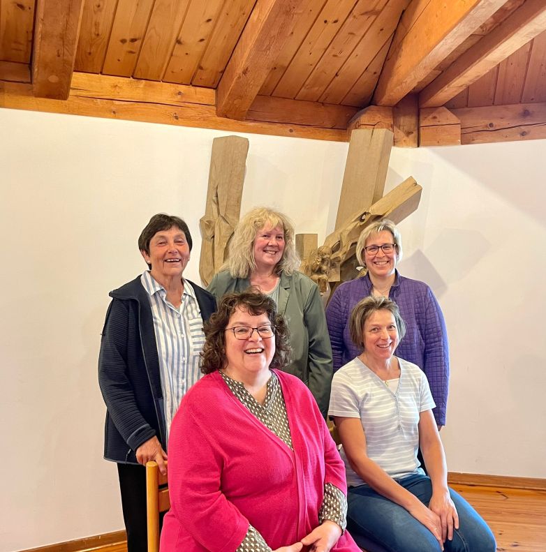 Team des KDFB Diesenbach v.li.n.re. hinten: Renate Greller, Petra Renner, Sabine Wieder v.li.n.re. vorne: Christine Raab, Claudia Zaspel Bild: Michael Raab
