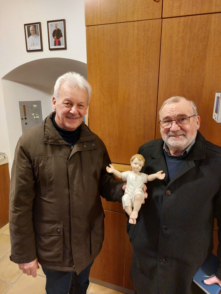 Ruhestandspfarrer schnitzt Christkind für Bubach